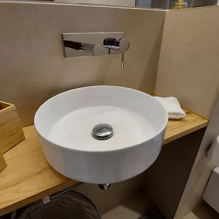 Rent4 Malaga La Playa Apartment *