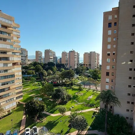 Rent4 Malaga La Playa Apartment *