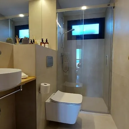 Rent4 Malaga La Playa Lägenhet *