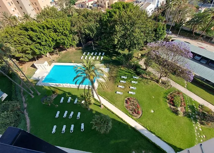 Rent4 Malaga La Playa Apartment