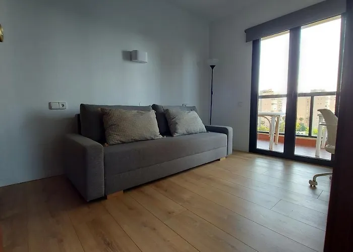 Rent4 Malaga La Playa Apartment *