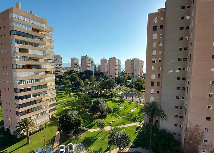 Rent4 Malaga La Playa Apartment *