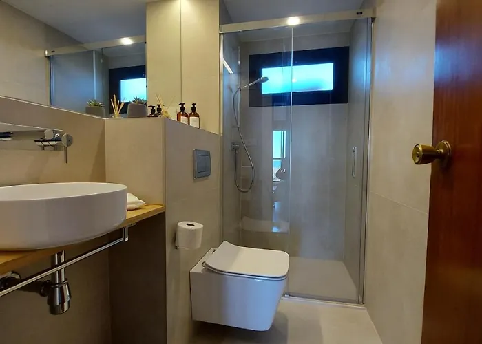 Rent4 Malaga La Playa Apartment *