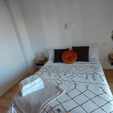 Rent4 Malaga La Playa * טורמולינוס