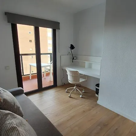 Rent4 Malaga La Playa Апартаменты *