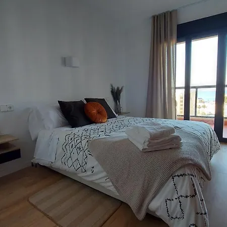 Rent4 Malaga La Playa Апартаменты *